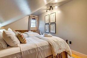 Hot Tub, Fire Pit & Creek Access: Whittier Cabin!