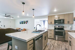 Mtn-view Home w/ Patio & Grill in Woodlake