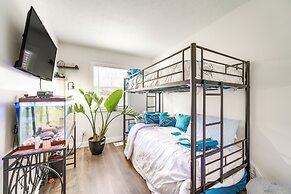 Walk to Marina: Home w/ Deck in Mentor!