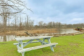 Walk to Marina: Home w/ Deck in Mentor!