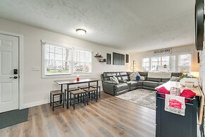 Walk to Marina: Home w/ Deck in Mentor!