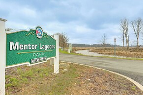 Walk to Marina: Home w/ Deck in Mentor!