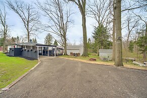 Walk to Marina: Home w/ Deck in Mentor!