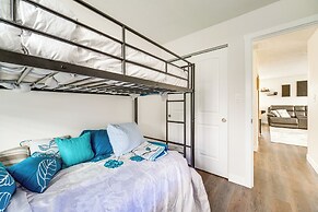 Walk to Marina: Home w/ Deck in Mentor!