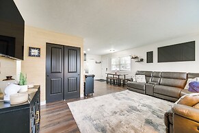 Walk to Marina: Home w/ Deck in Mentor!