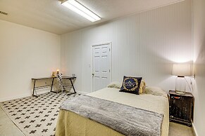 6 Mi to Scottsboro: Apt w/ Furnished Porch