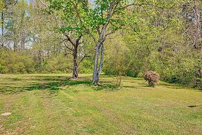 6 Mi to Scottsboro: Apt w/ Furnished Porch