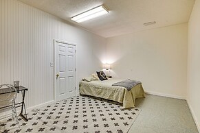 6 Mi to Scottsboro: Apt w/ Furnished Porch