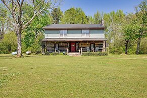 6 Mi to Scottsboro: Apt w/ Furnished Porch