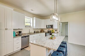 6 Mi to Scottsboro: Apt w/ Furnished Porch