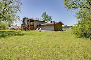 6 Mi to Scottsboro: Apt w/ Furnished Porch