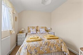 The Coastal Crab - Family-friendly Three-bed Beach House in Pevensey