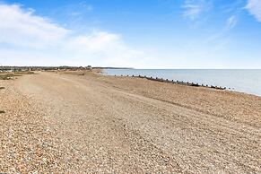 The Coastal Crab - Family-friendly Three-bed Beach House in Pevensey