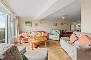 The Coastal Crab - Family-friendly Three-bed Beach House in Pevensey