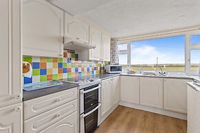 The Coastal Crab - Family-friendly Three-bed Beach House in Pevensey