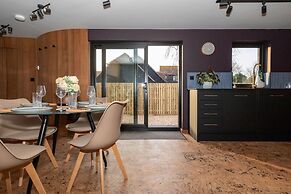 Modern 2-bed Cabin Near West Wittering Beach