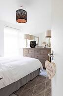 Stylish Ground Floor Apartment With Sea Views