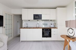 Stylish Ground Floor Apartment With Sea Views