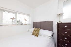 Stylish Ground Floor Apartment With Sea Views