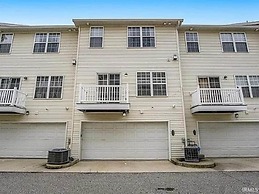 Walk to Notre Dame Spacious 3BR Townhome w Garage Family-friendly Amen