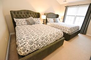 Walk to Notre Dame Spacious 3BR Townhome w Garage Family-friendly Amen