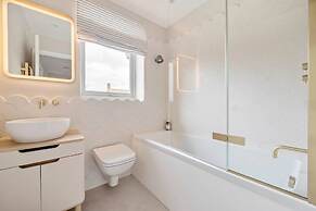 Chic Coastal Retreat - 5-min Stroll to Beach