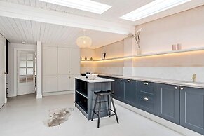 Chic Coastal Retreat - 5-min Stroll to Beach