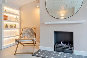 Chic Coastal Retreat - 5-min Stroll to Beach