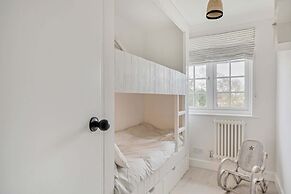 Chic Coastal Retreat - 5-min Stroll to Beach