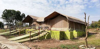 Explore Sand River Lodge