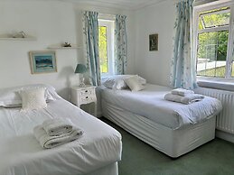 Thatched Cottage - Sleeps 6 With Countryside Views