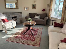 Thatched Cottage - Sleeps 6 With Countryside Views