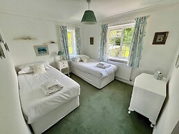 Thatched Cottage - Sleeps 6 With Countryside Views