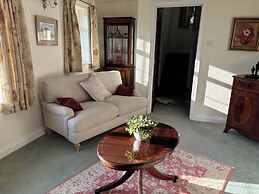 Thatched Cottage - Sleeps 6 With Countryside Views