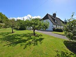 Thatched Cottage - Sleeps 6 With Countryside Views