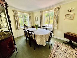 Thatched Cottage - Sleeps 6 With Countryside Views