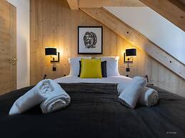 Chalet in Chantemerle With Sunny Ski Slopes