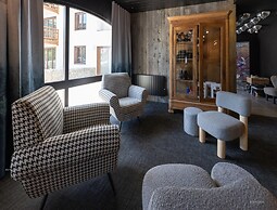Chalet in Chantemerle With Sunny Ski Slopes