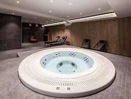 Chalet in Chantemerle With Sunny Ski Slopes