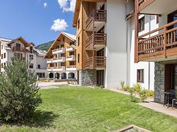 Chalet in Chantemerle With Sunny Ski Slopes