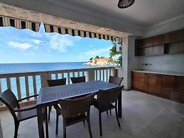 Beachfront Four bedroom Apartment