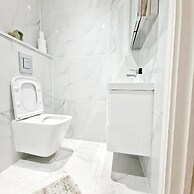 Crendon House Cosy Studio - Sleeps 2 & Kitchen