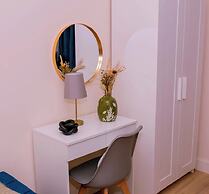 Crendon House Cosy Studio - Sleeps 2 & Kitchen