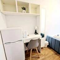 Crendon House Cosy Studio - Sleeps 2 & Kitchen