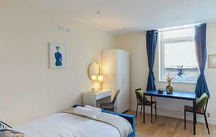 Crendon House Cosy Studio - Sleeps 2 & Kitchen