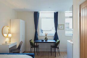 Crendon House Cosy Studio - Sleeps 2 & Kitchen