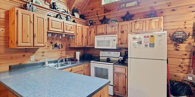 Relaxing Eagles Ridge Getaway Hot Tub