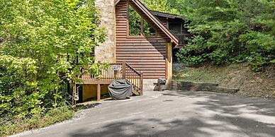 Relaxing Eagles Ridge Getaway Hot Tub