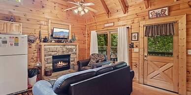 Relaxing Eagles Ridge Getaway Hot Tub