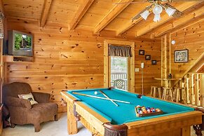 Relaxing Eagles Ridge Getaway Hot Tub